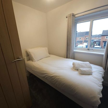 Modern 3 Bedroom Property With Free Driveway Parking By Shire Stays Shrewsbury Exteriér fotografie