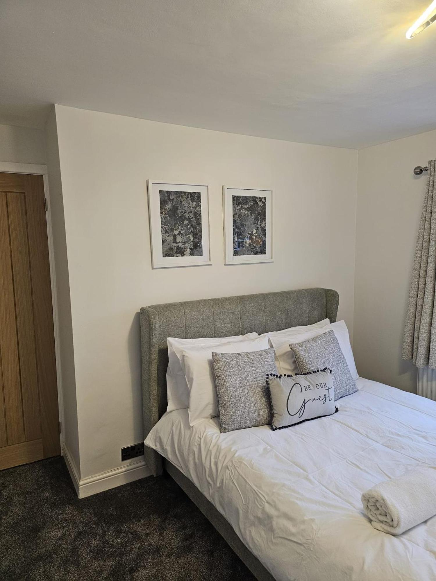 Modern 3 Bedroom Property With Free Driveway Parking By Shire Stays Shrewsbury Exteriér fotografie